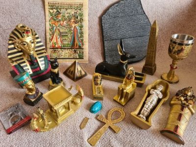 Image of artefacts contained in Ancient Egypt artefact box
