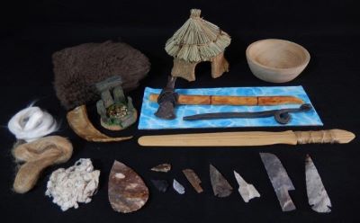 Image of contents in Stone and Iron Age artefacts box